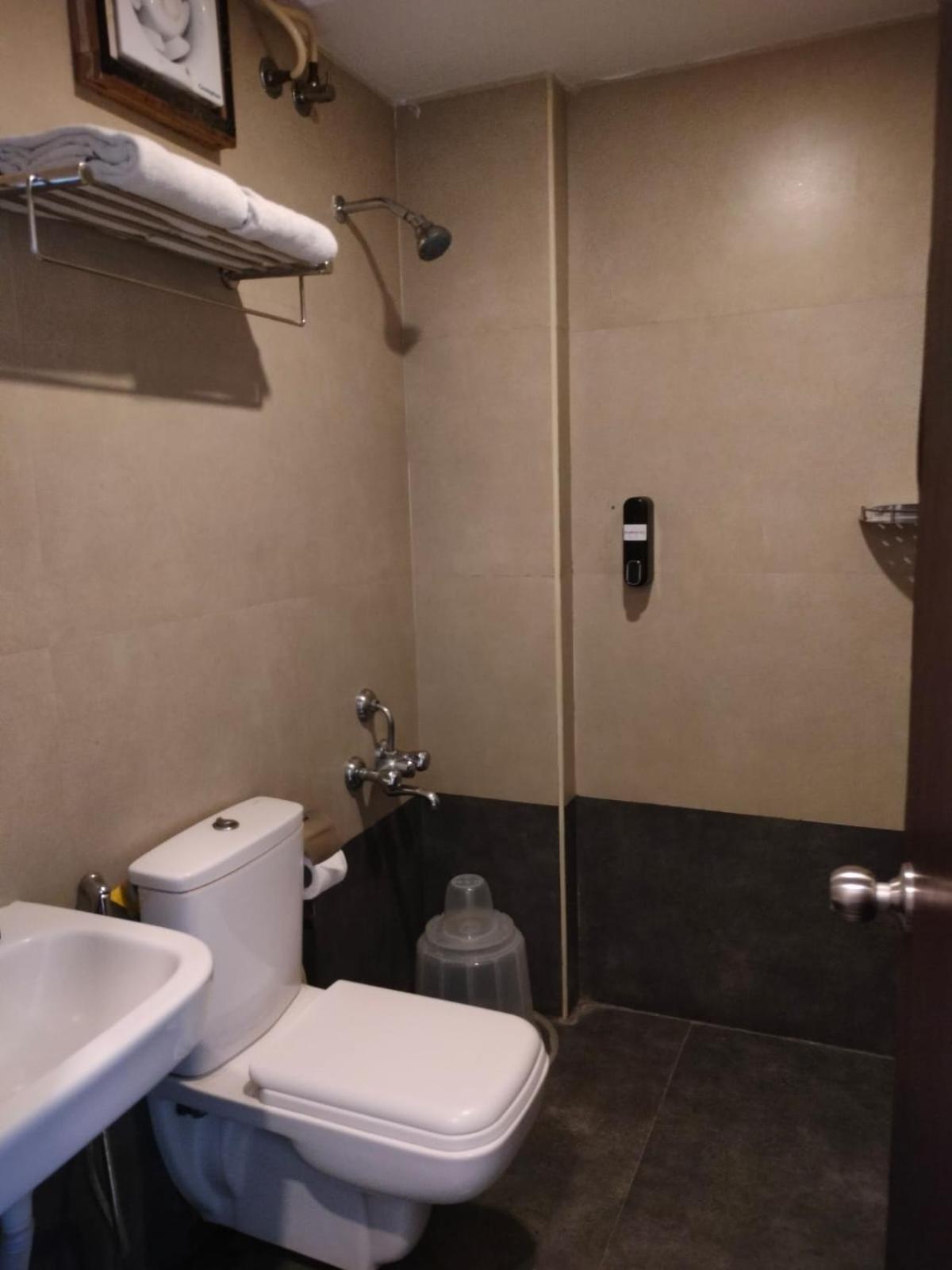 Astra Hotels & Suites - Hsr Layout Sector 1, Near Ecospace Bellandur Bangalore Extérieur photo