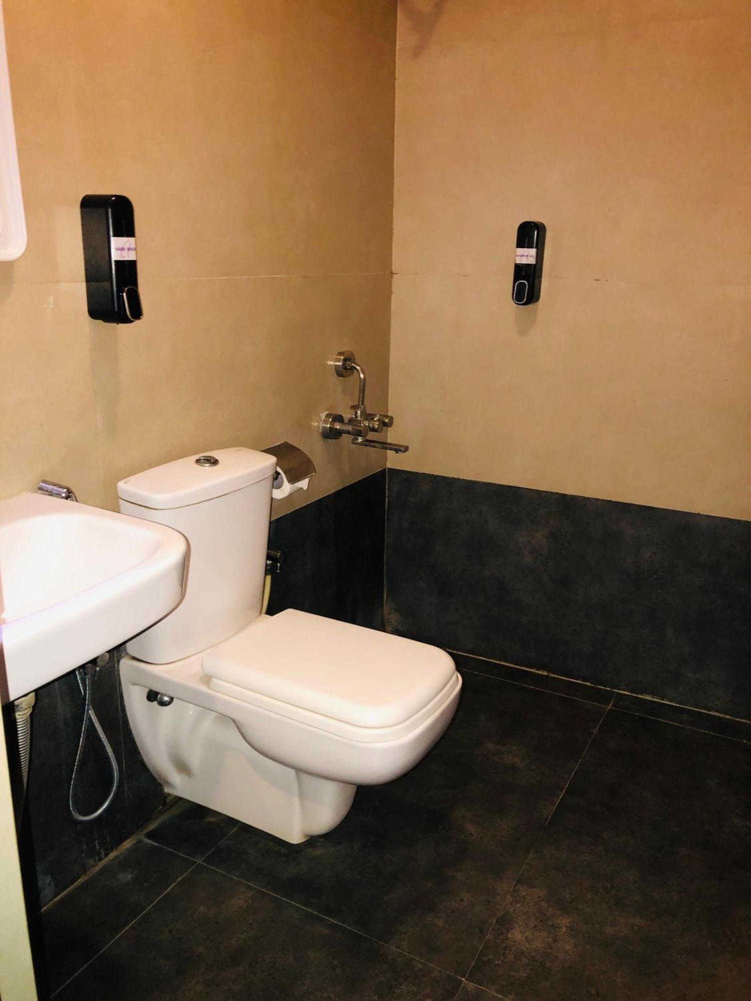 Astra Hotels & Suites - Hsr Layout Sector 1, Near Ecospace Bellandur Bangalore Extérieur photo